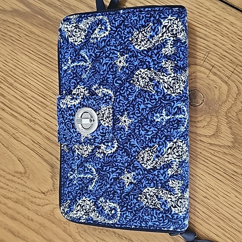 Vera bradley Clutch